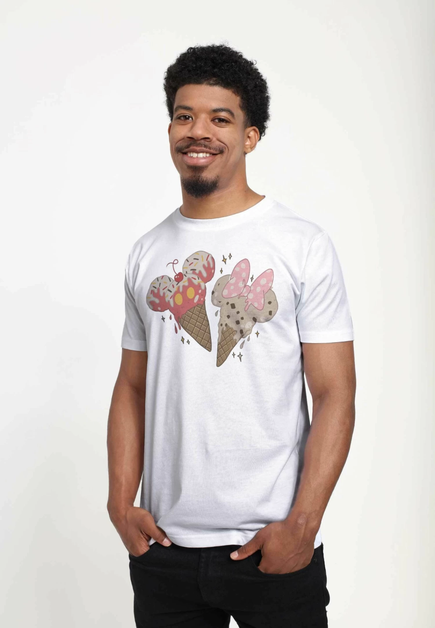 Disney Classic Mickey Mickey Minnie Cones UnisexT-Shirt Con StampaWhite Uomo T-shirt E Polo H3A21029W-A11 4 Disney Classic Mickey Mickey Minnie Cones UnisexT-Shirt Con StampaWhite Uomo T-shirt E Polo H3A21029W-A11 - immagine 4