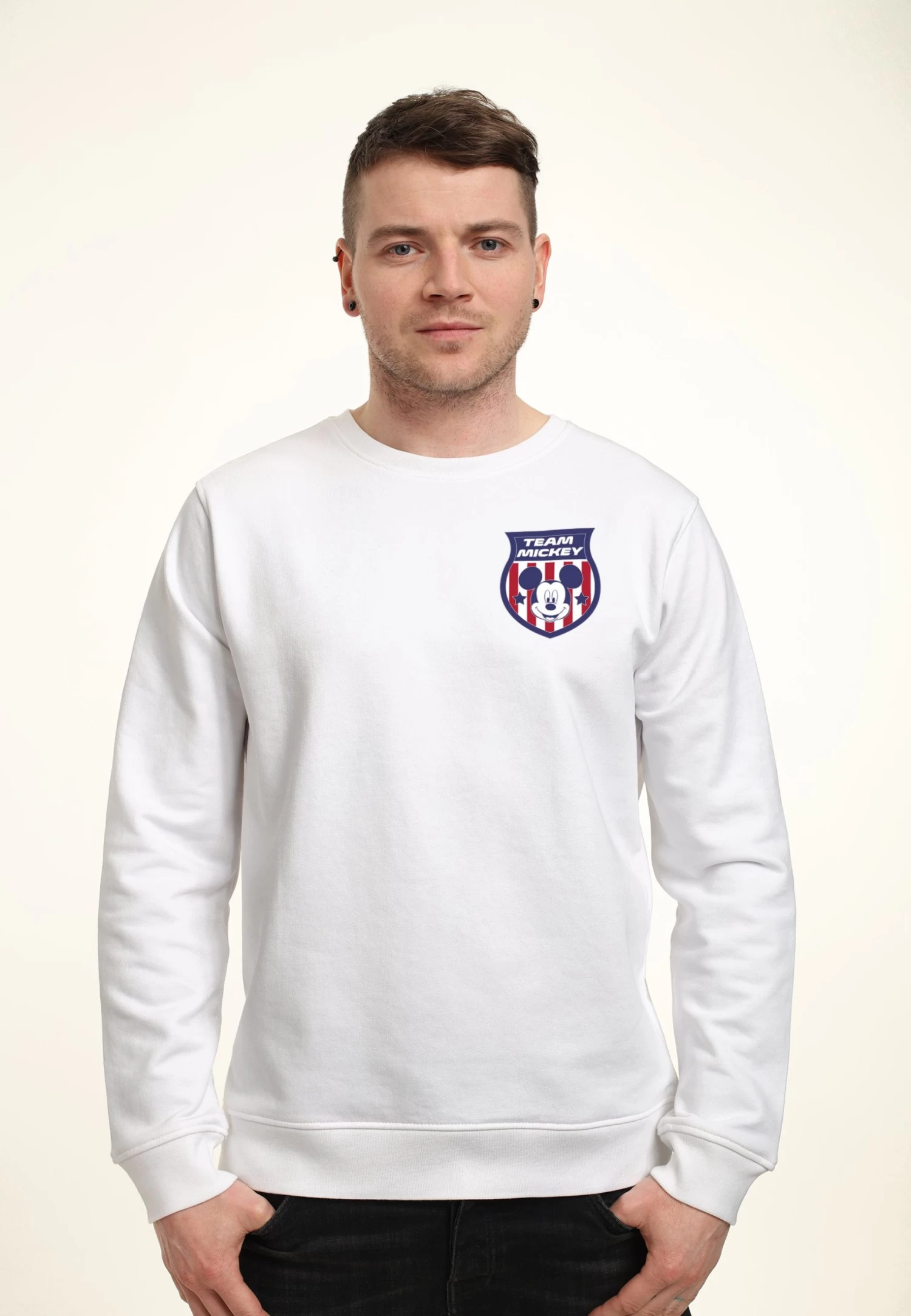 Disney Mickey Classic Usa BadgeFelpaWhite Uomo Maglieria E Felpe H3A22S68P-A11 1 Disney Mickey Classic Usa BadgeFelpaWhite Uomo Maglieria E Felpe H3A22S68P-A11
